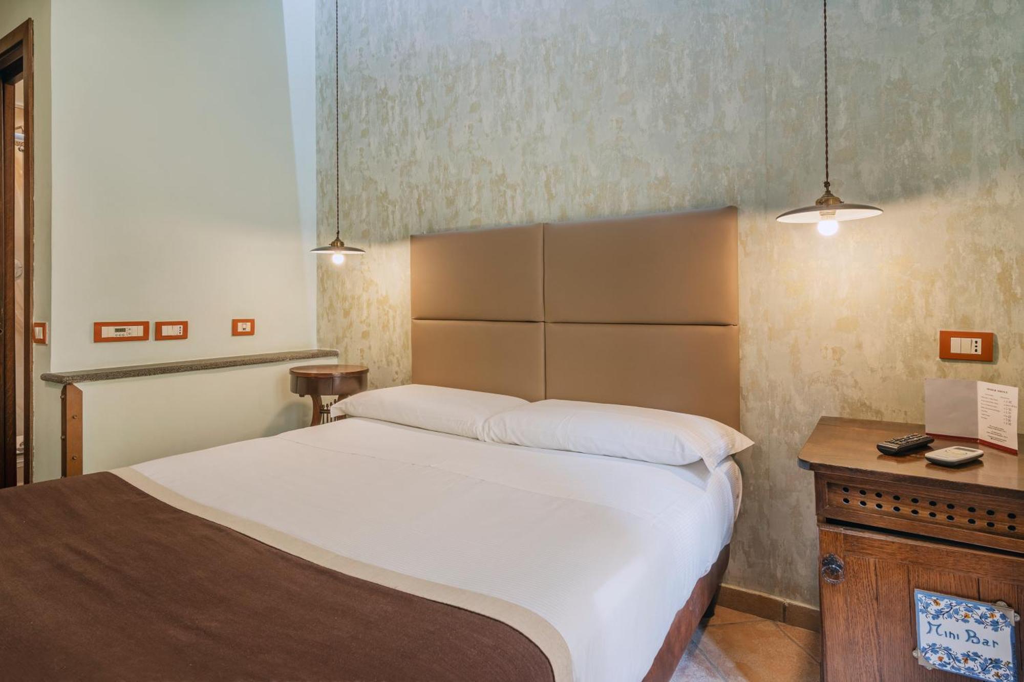Hotel Il Convento Napoli Esterno foto